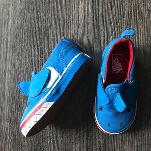 Baby Boy Asher (Shark) Vans SZ 5